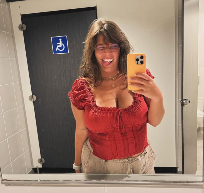 Milla in strak tshirt