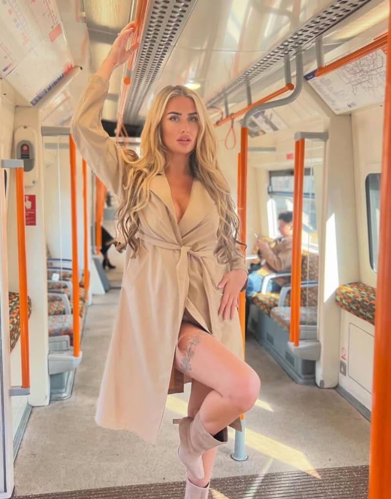 Cassie in train