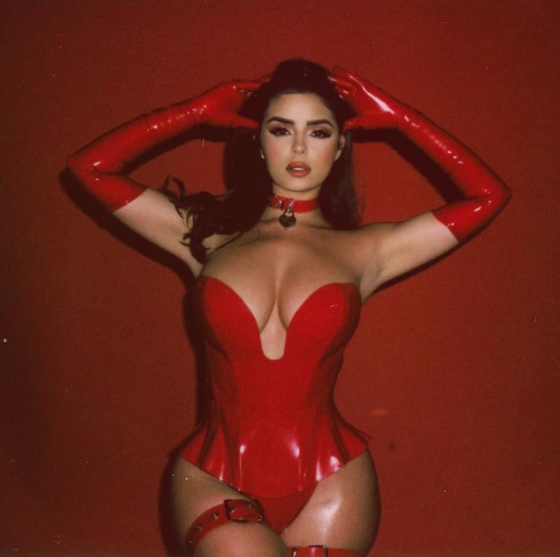 Babe in red latex