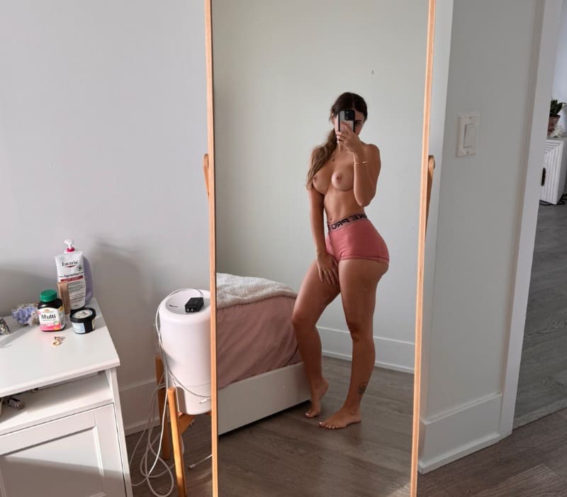 Aurora Bronwin with nude tits