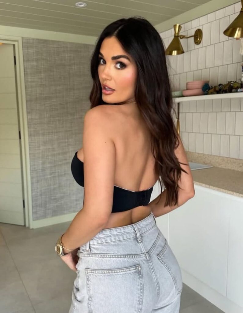 India showing off ass
