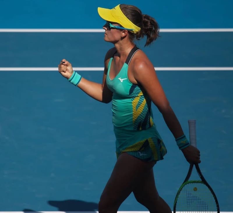 Arina on tennis court