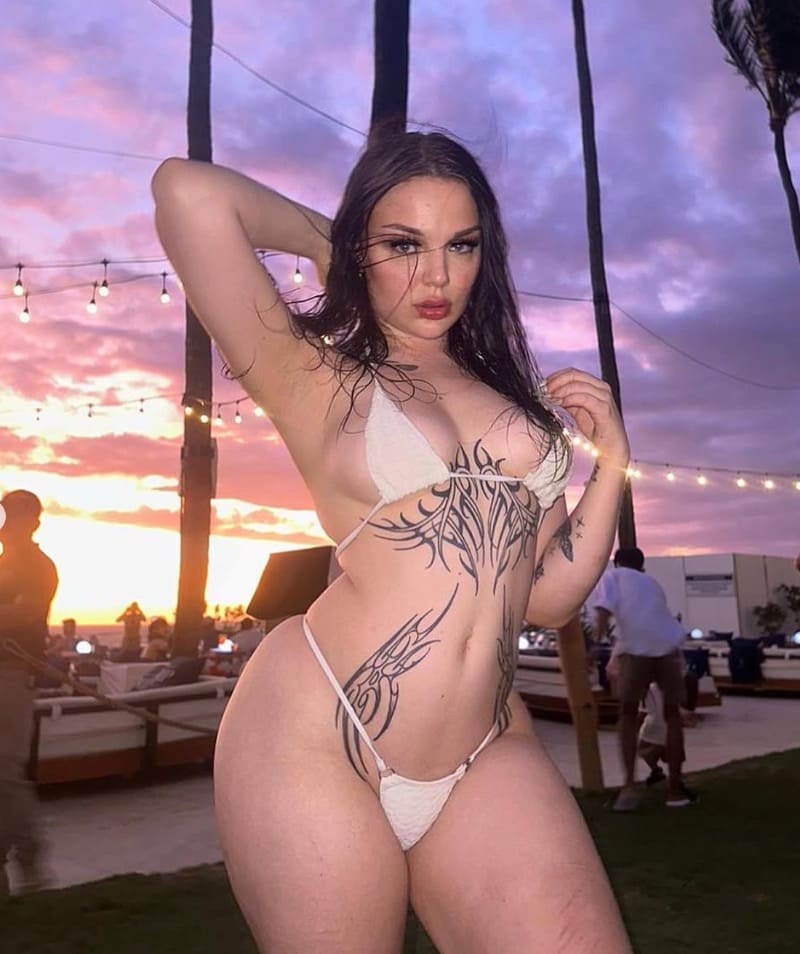 Hottie in white bikini