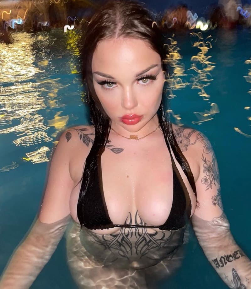 Babe in pool