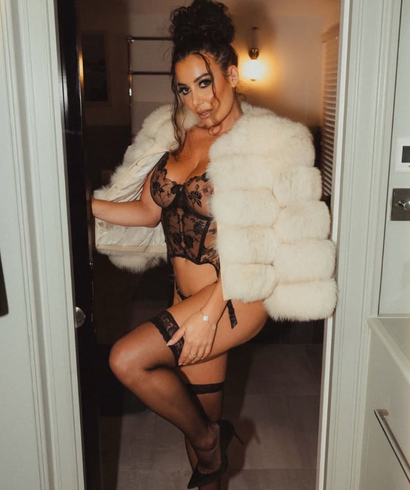 Fiona in sexy lingerie