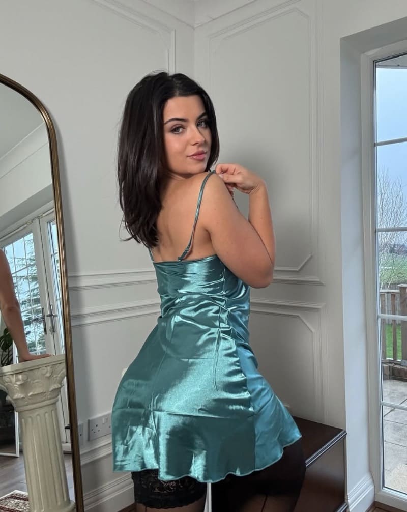 Hottie in blue short dress