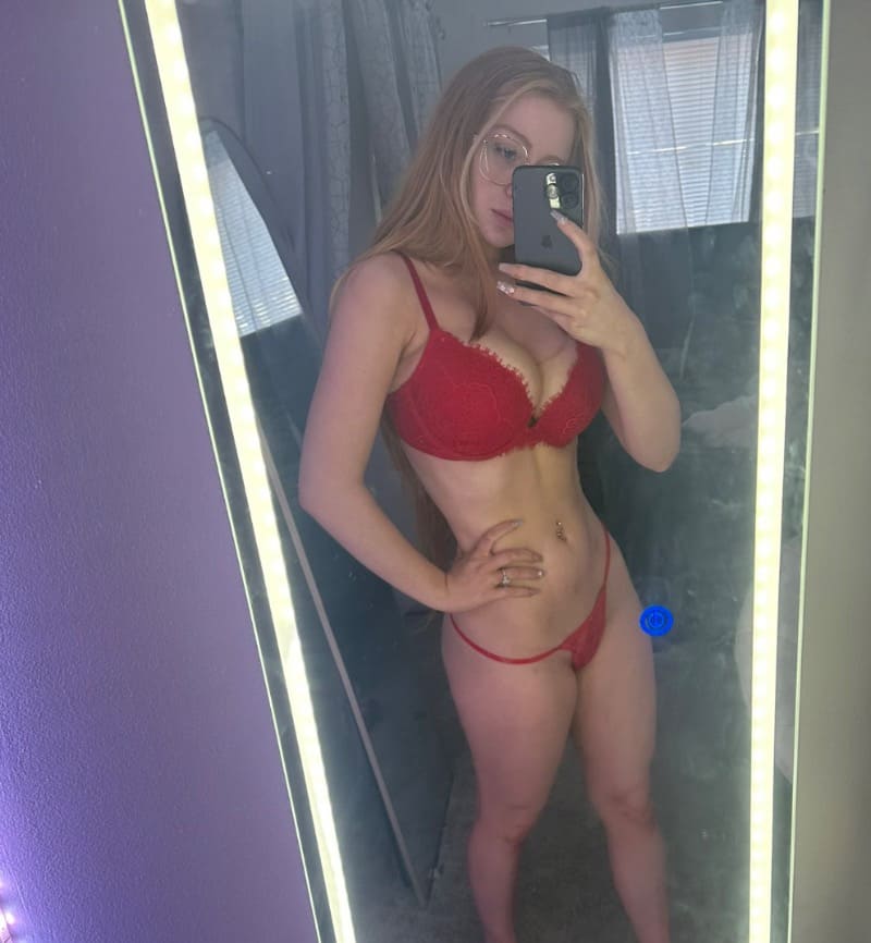 Babe in sexy red lingerie with sixpack