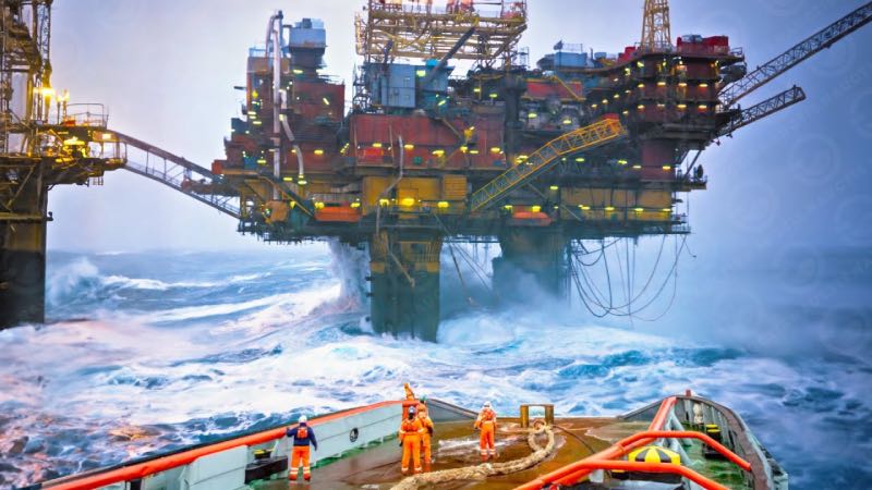 Ocean Oil Rig worker Off the Grid
