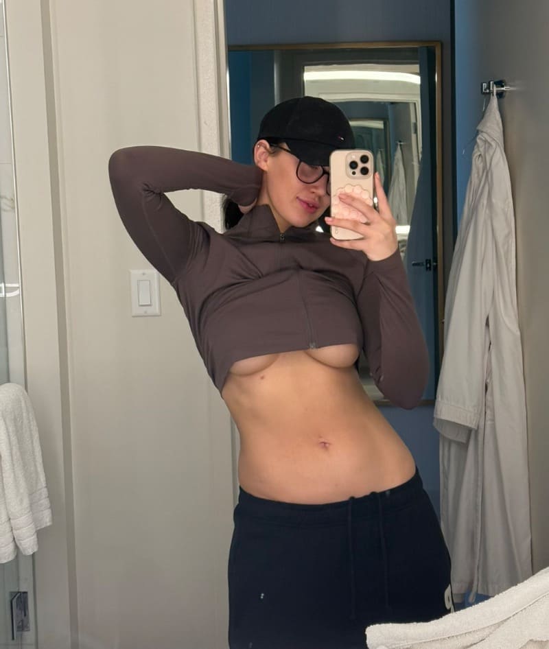 Taylor flaunting underboob