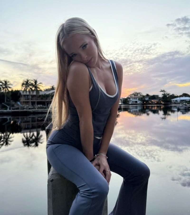 Julia on post with sexy outfit and big boobs
