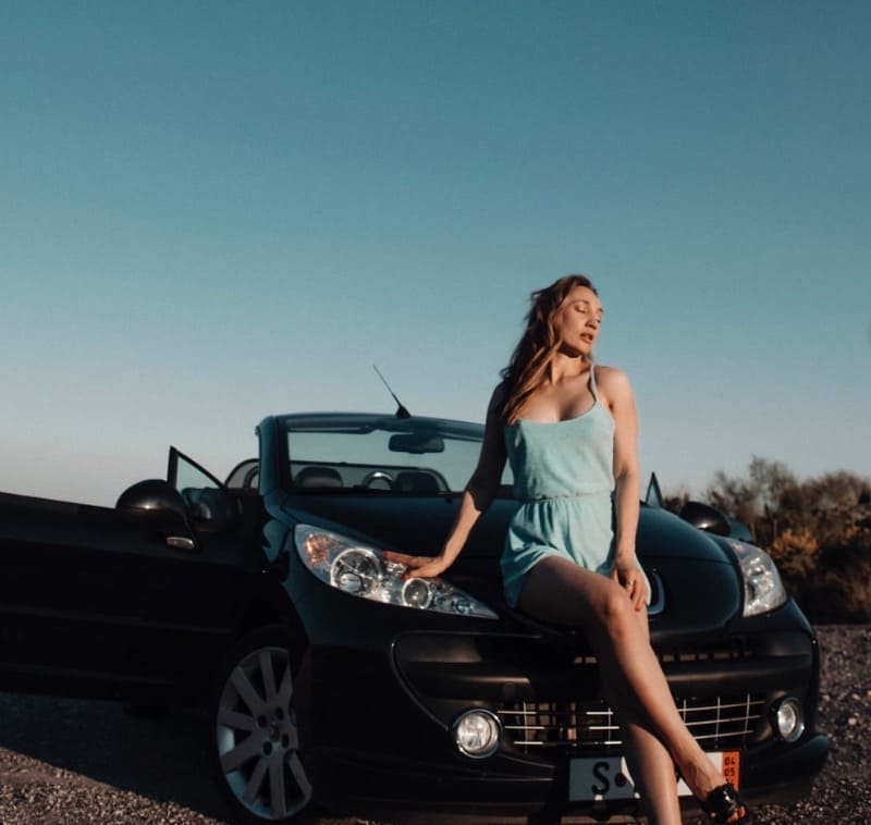 Babe on car in blue