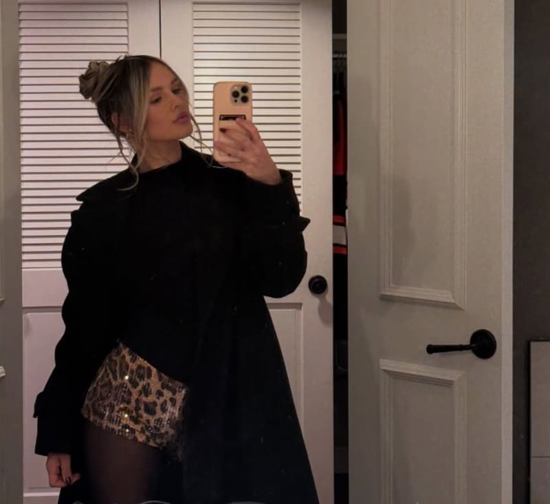 Kinsey in sexy skirt