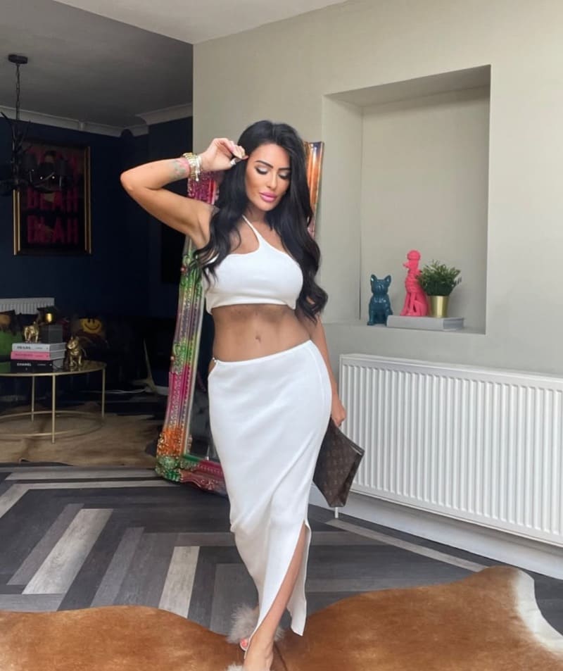 Babe in white skirt and top