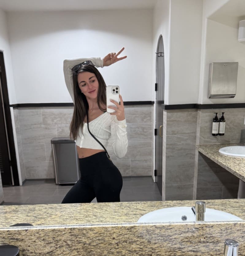 Babe in sexy outfit