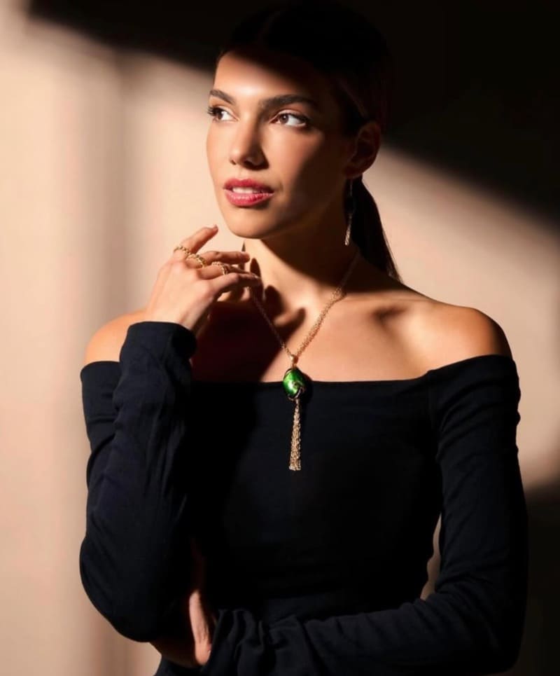Ilaria in sexy shoulderless outfit