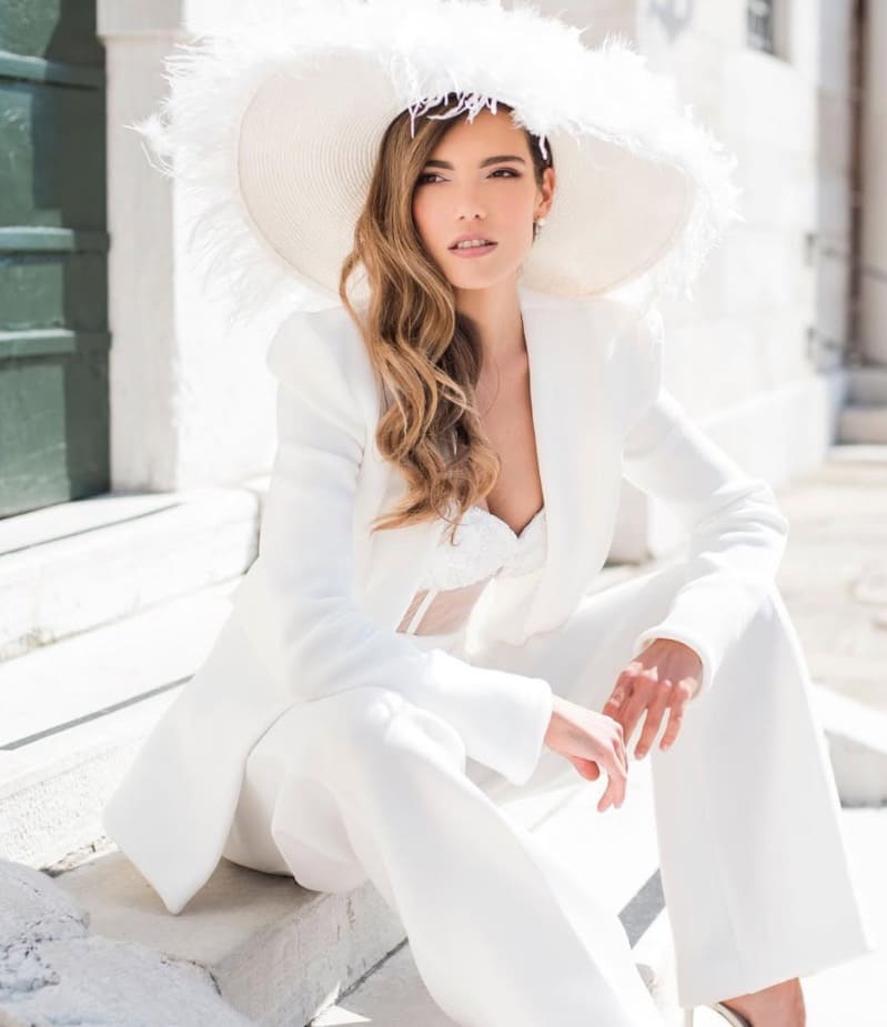 Babe in white outfit