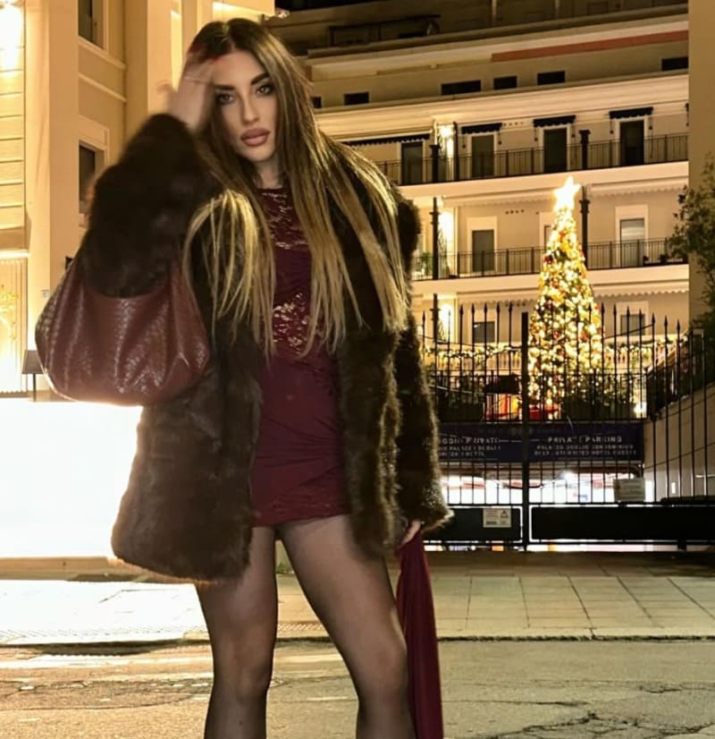 Lucia in red dresss