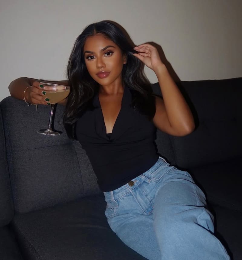 Shaniya in black top