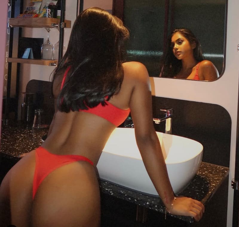 Shaniya in sexy lingerie with nice ass