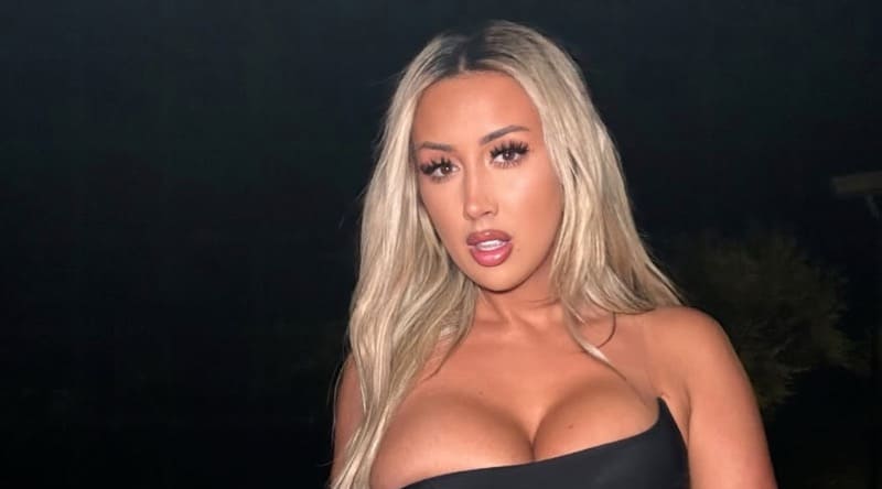 Babe with nice tits