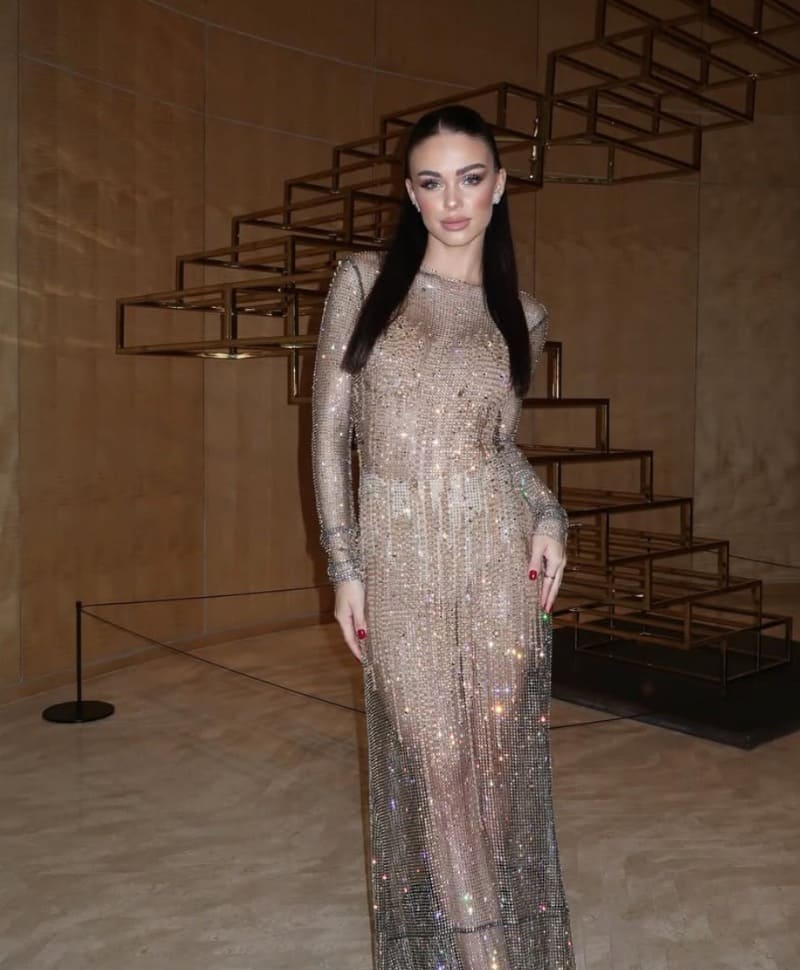 Petra in sexy dress