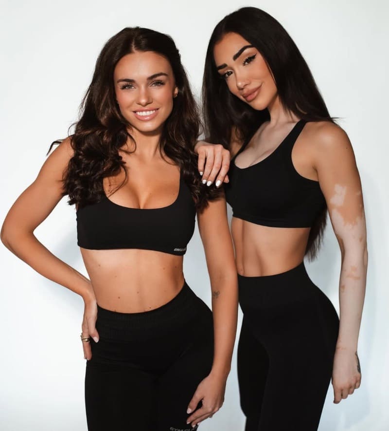 Petra in sexy sports outfit with hot friend