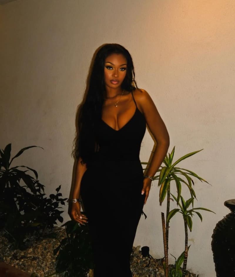 Elinda in dress