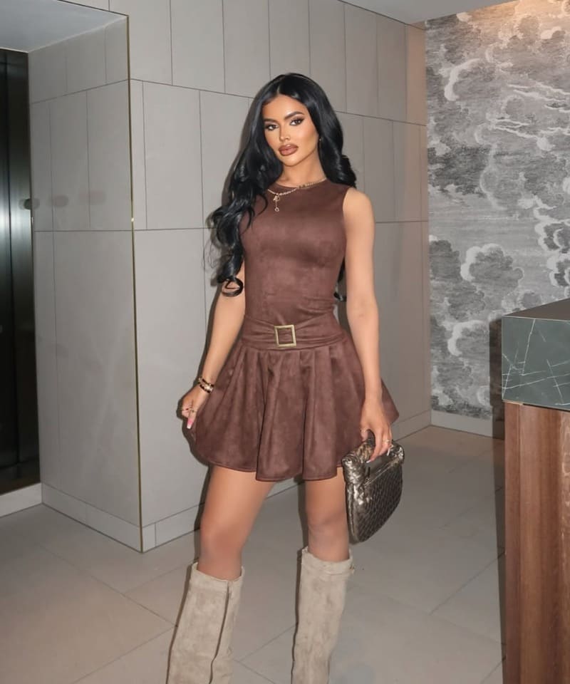 Babe in brown dress