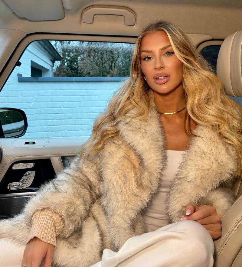 Babe in car