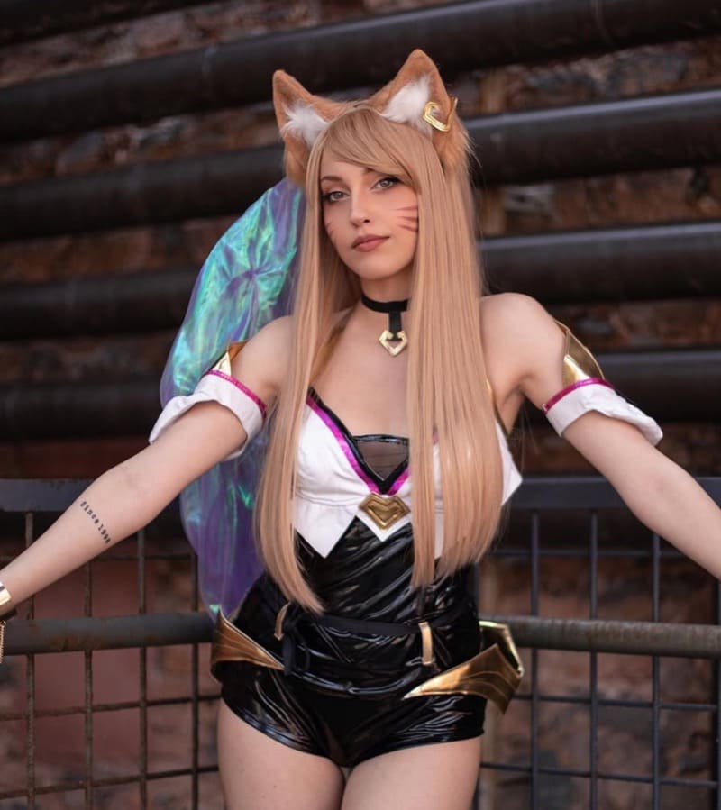 Ramona in cosplay League of Legends