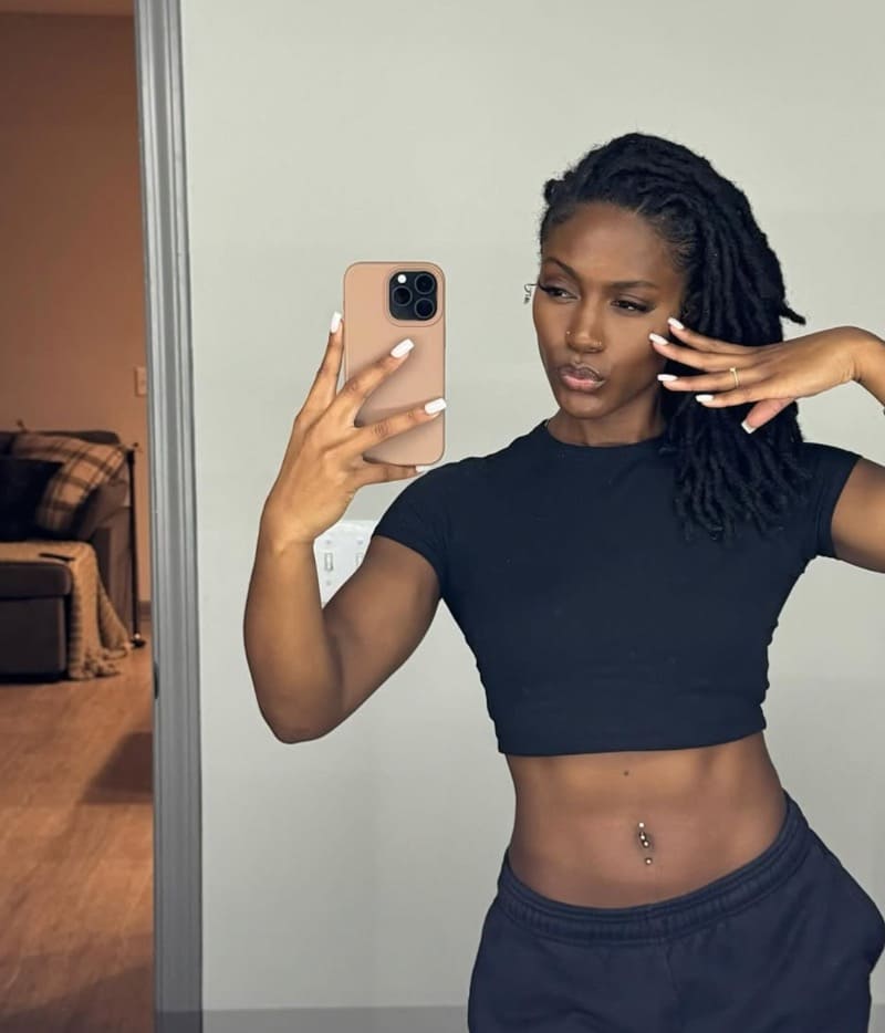 Babe with six pack in sexy black top
