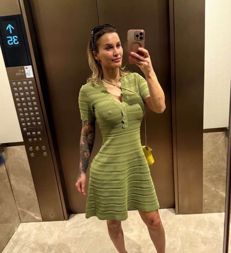 Jill in tight dress