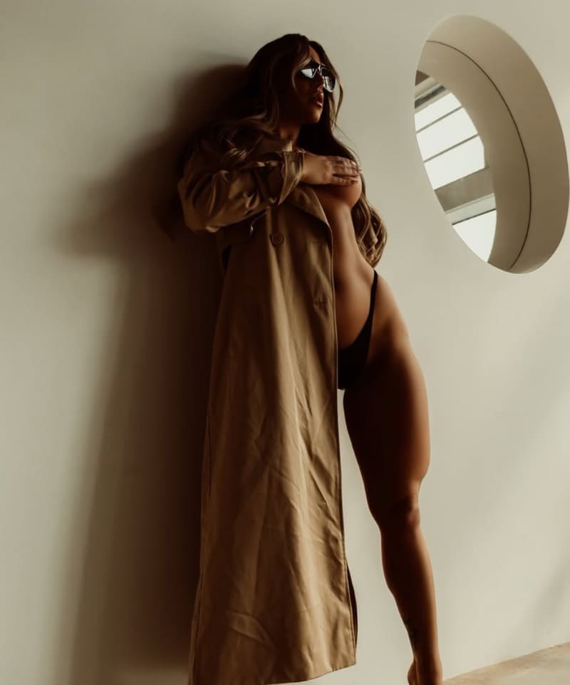 Chelsea nude in sexy pose