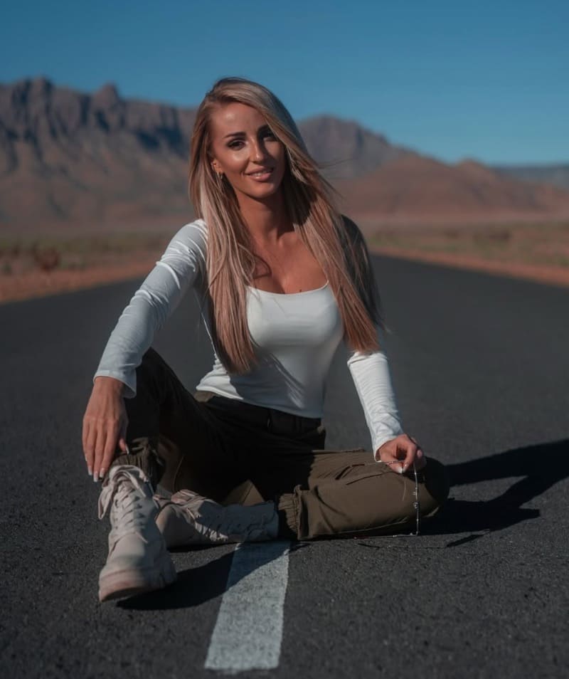 Petra in sexy top on road