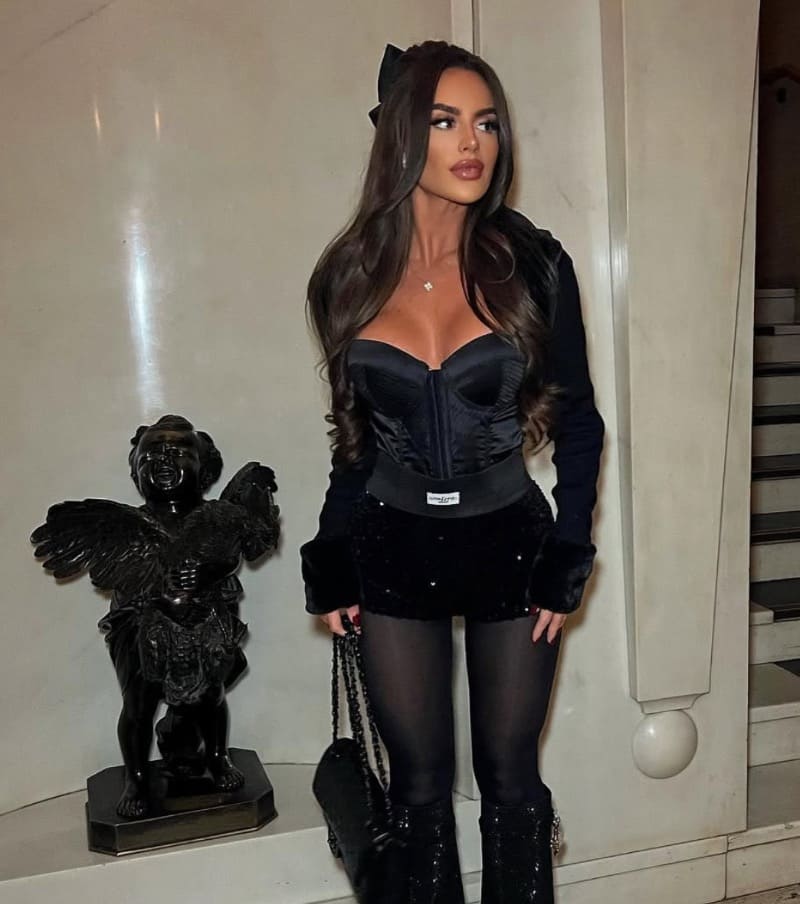 Babe in black sexy outfit