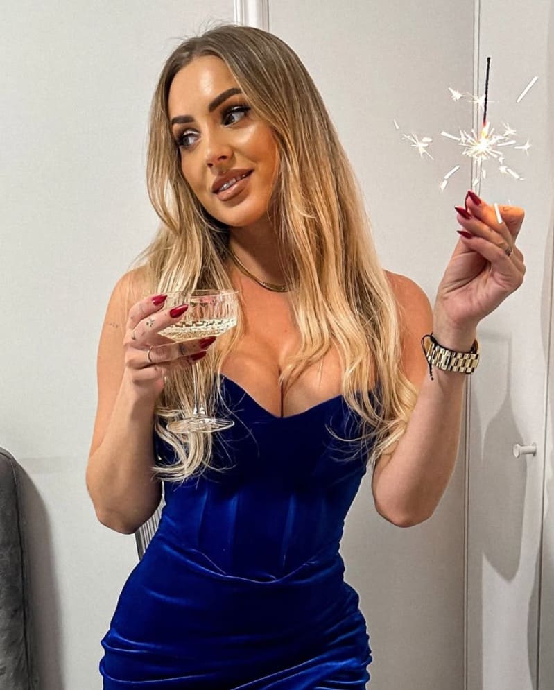 Anna in sexy blue dress