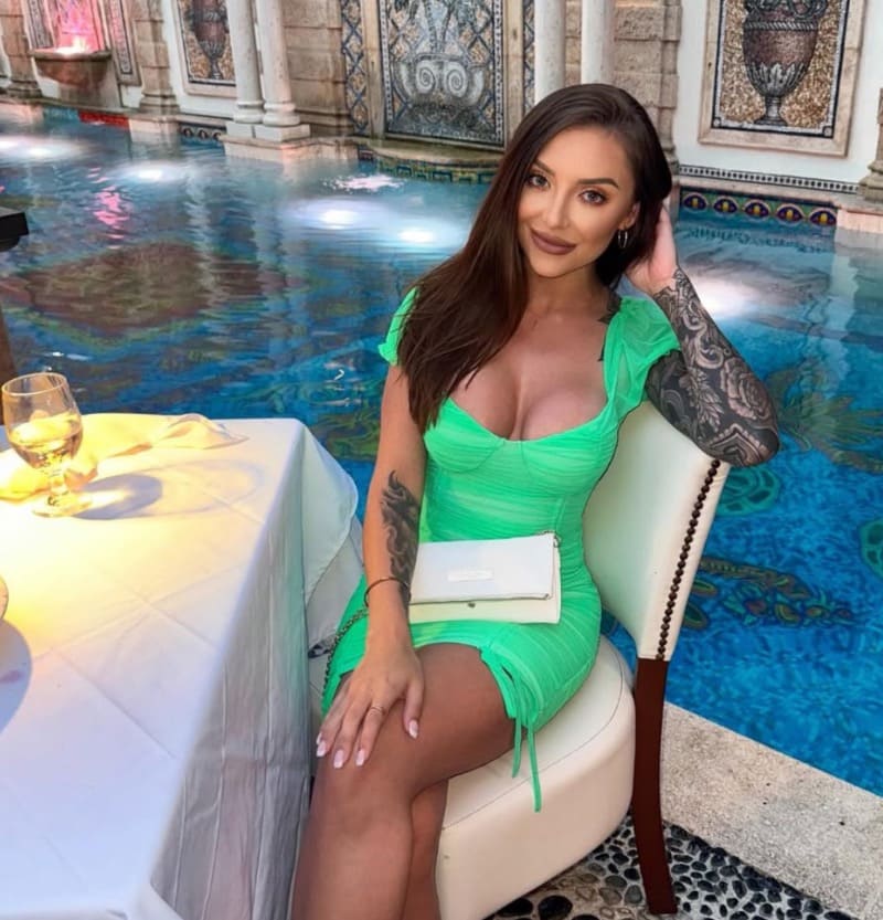 Babe in sexy green dress