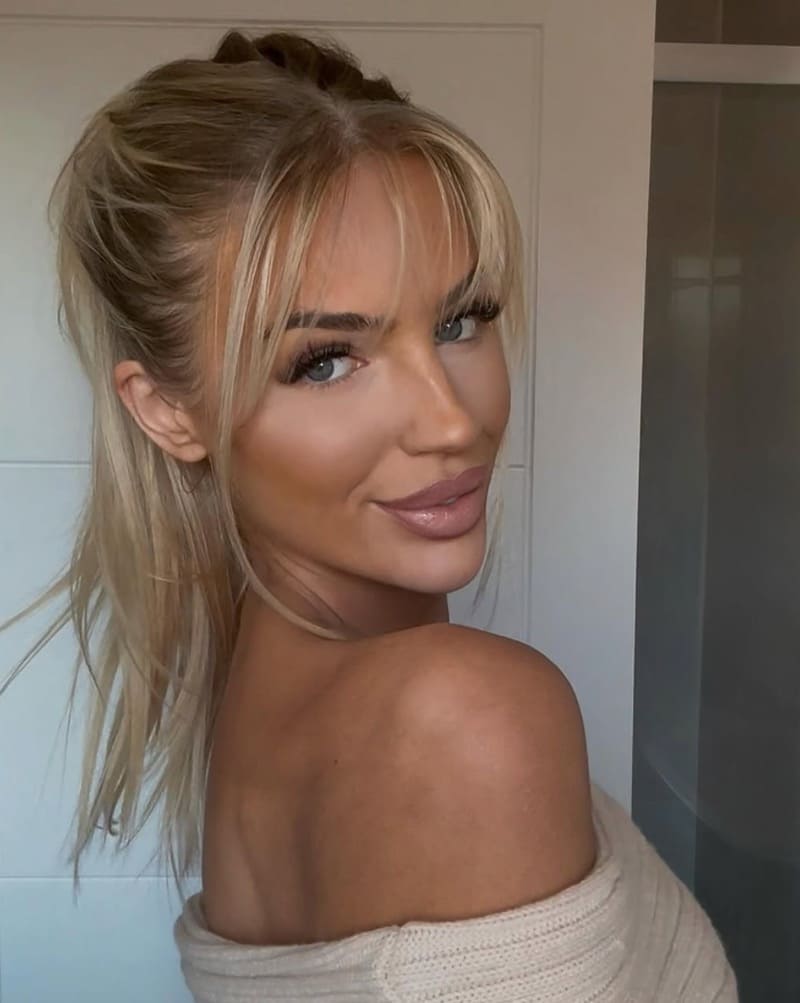 Babe with nice lips