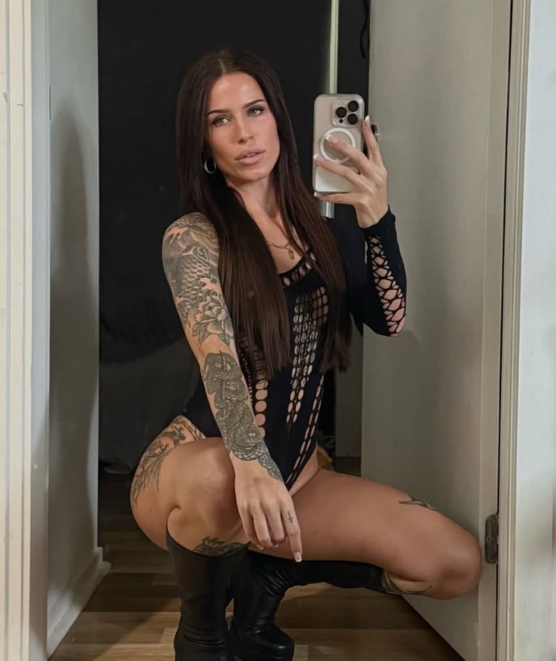 Babe in tight outfit