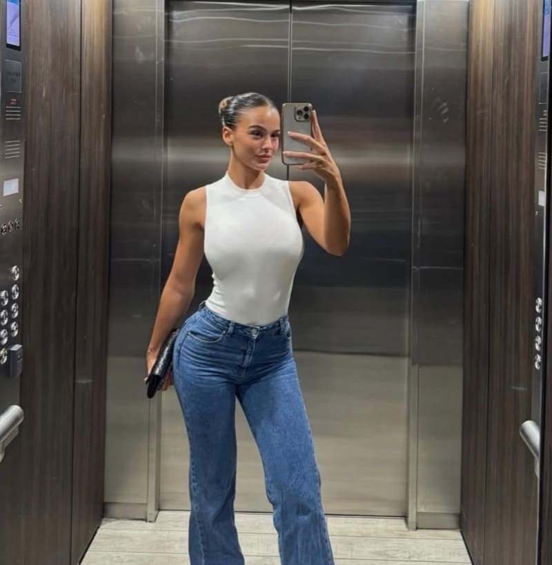 Babe in tight jeans and sexy tops