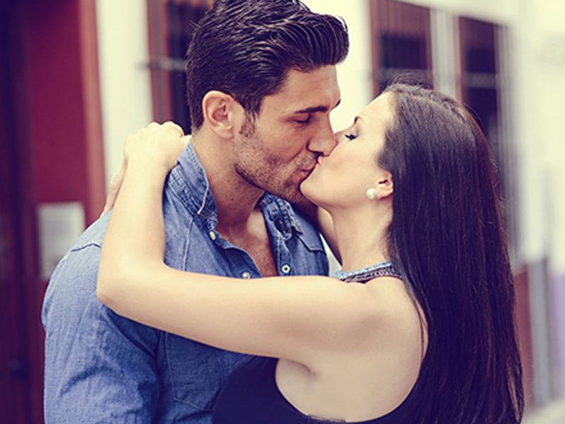 People kissing