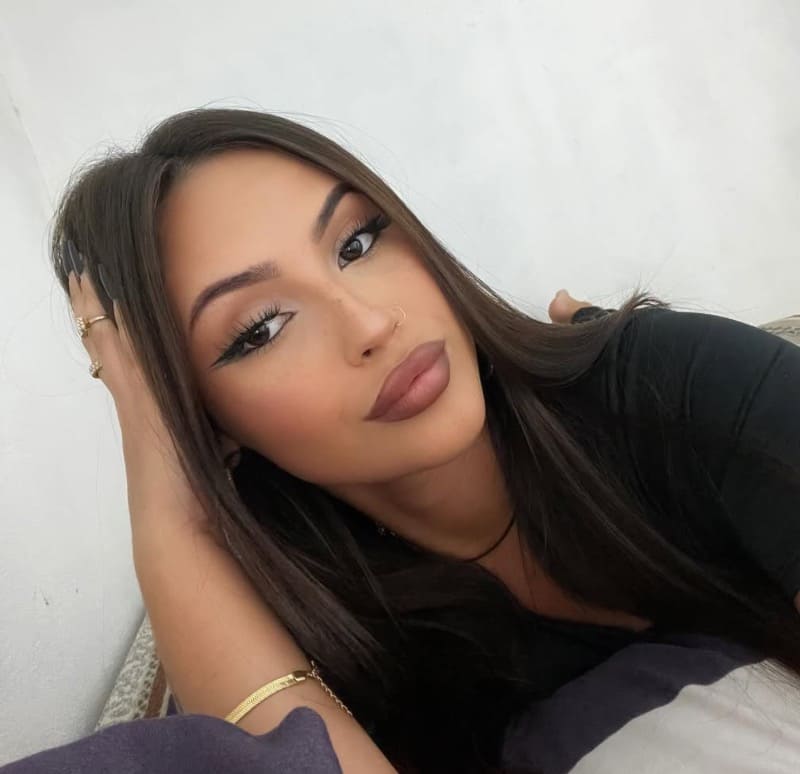 Laura taking selfie