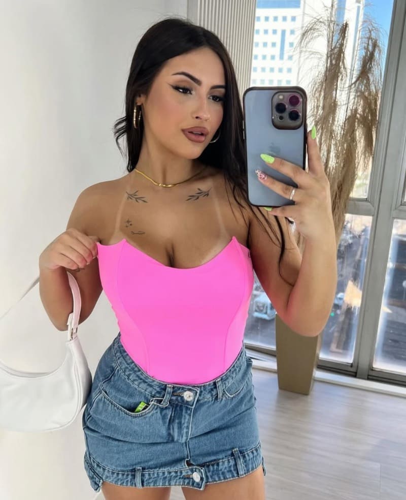 Laura in sexy pink top