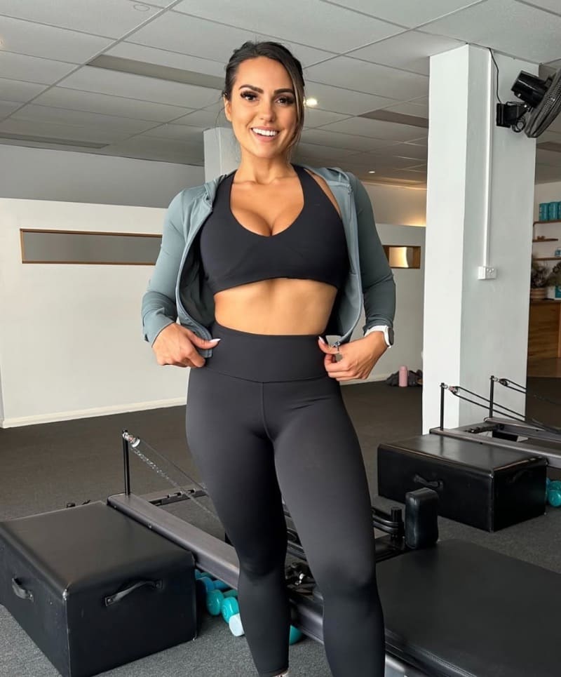 Lara in sport outfit