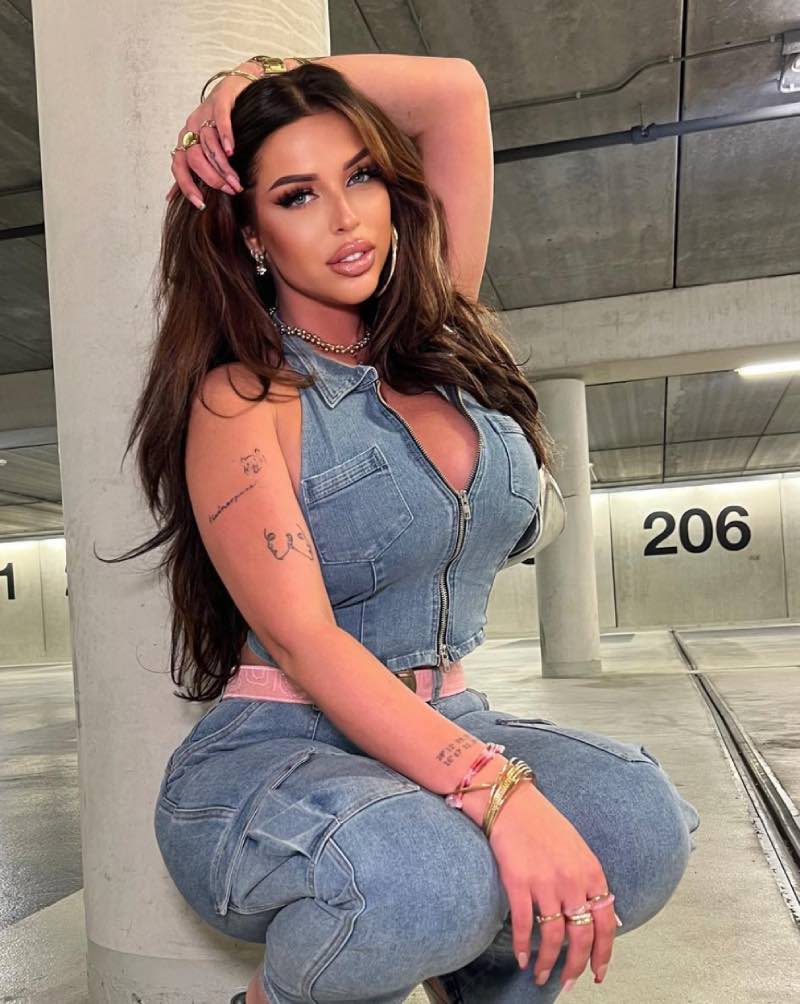 Shirley in jeans 
