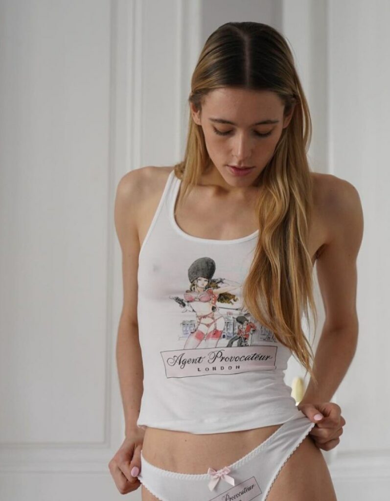 Ava in topje