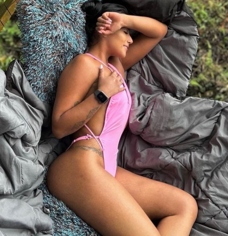 Daniela op bed 