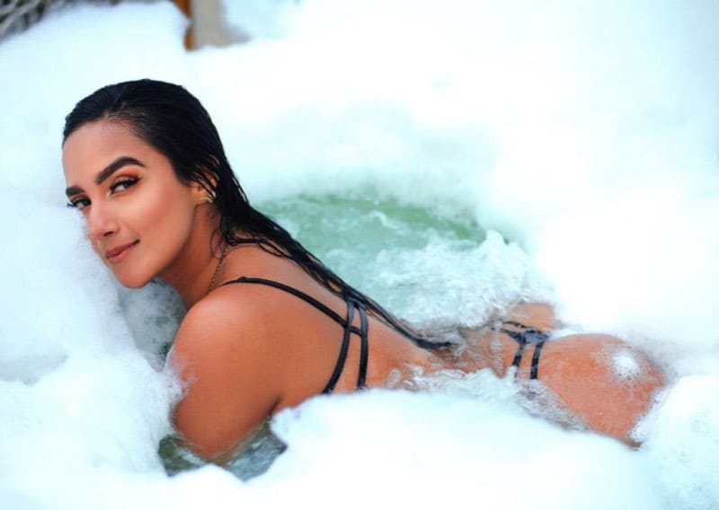 Daniela in bubbelbad