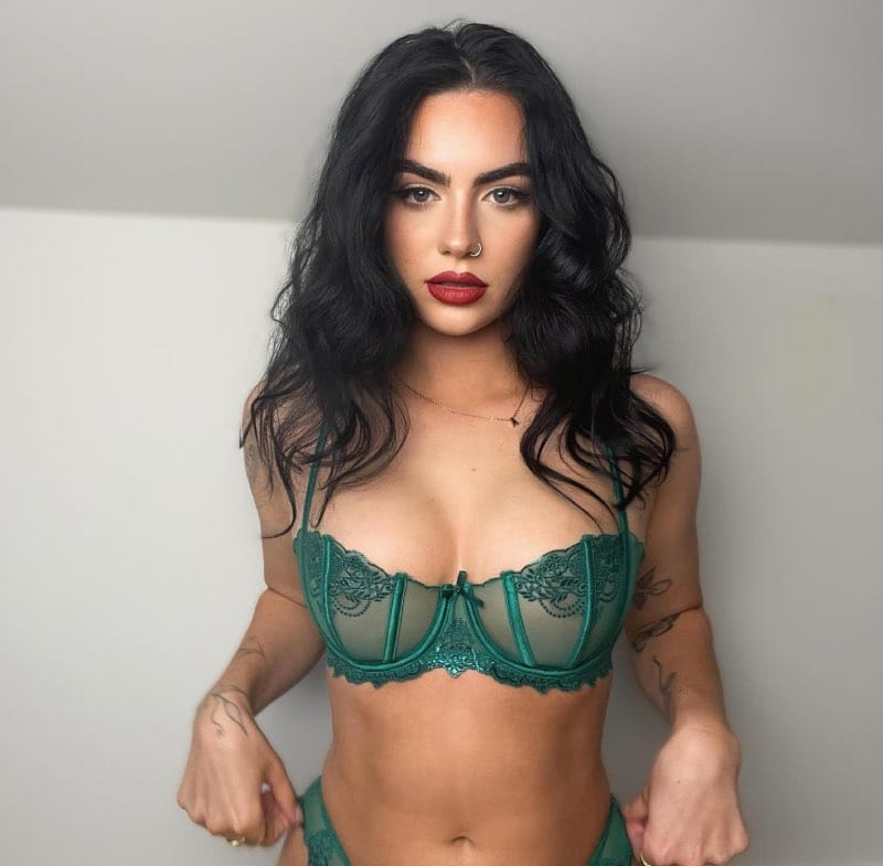 Ruby in groene lingerie 