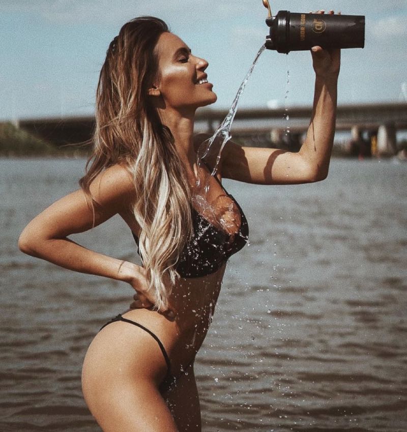 Bikini in Water Anniek